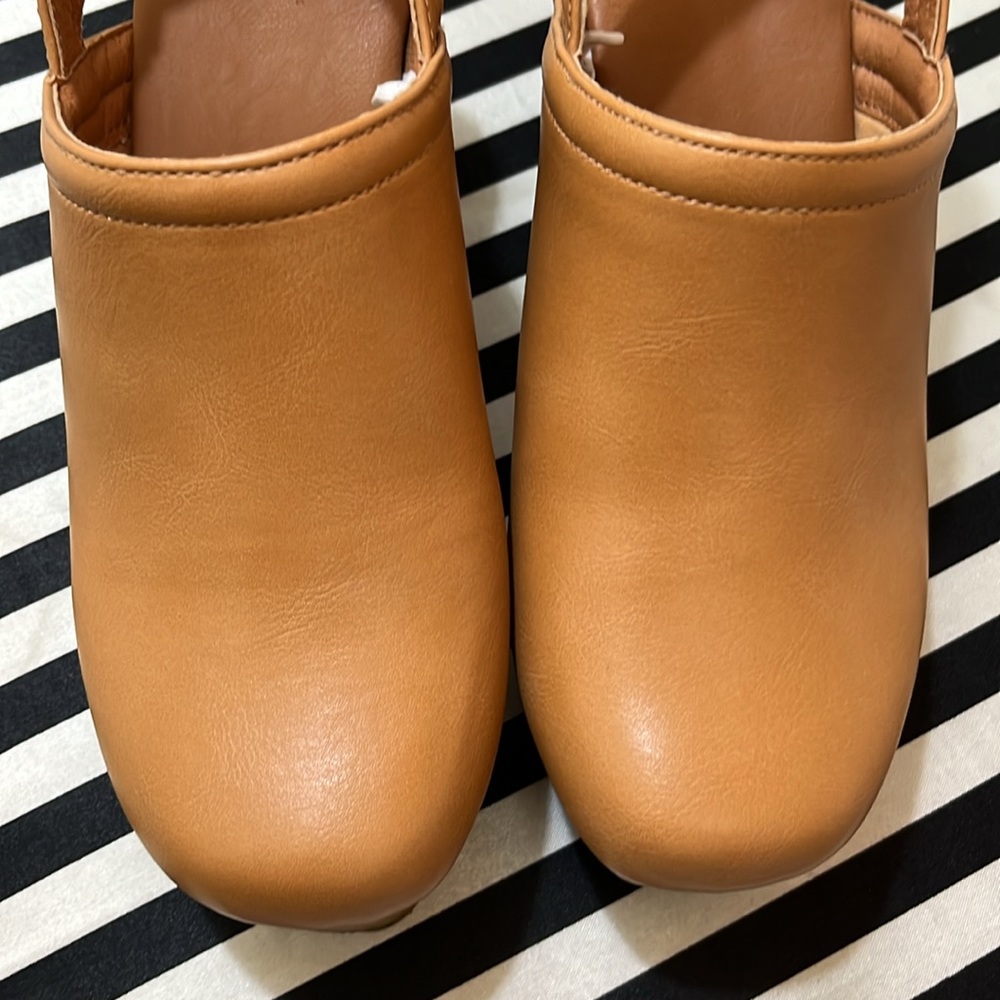 Clogs - Picture 6 of 11